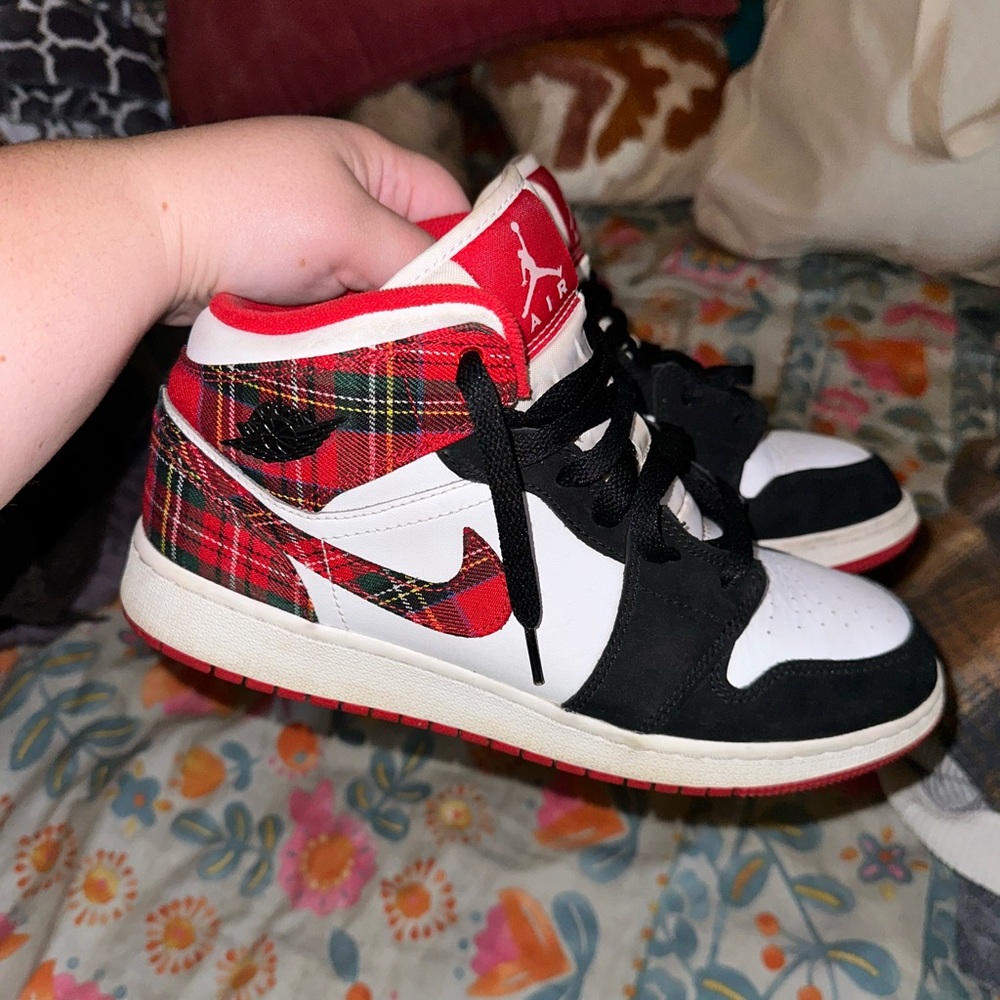 ‘Bad Santa’ 2018 Nike Jordan 1 Mids
